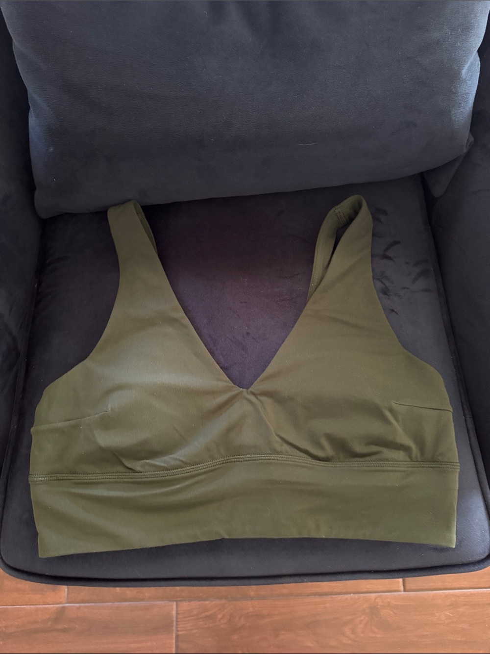 Lululemon Align V-Neck Bra *Light Support C/D cup Legacy Green Size 10 with pads